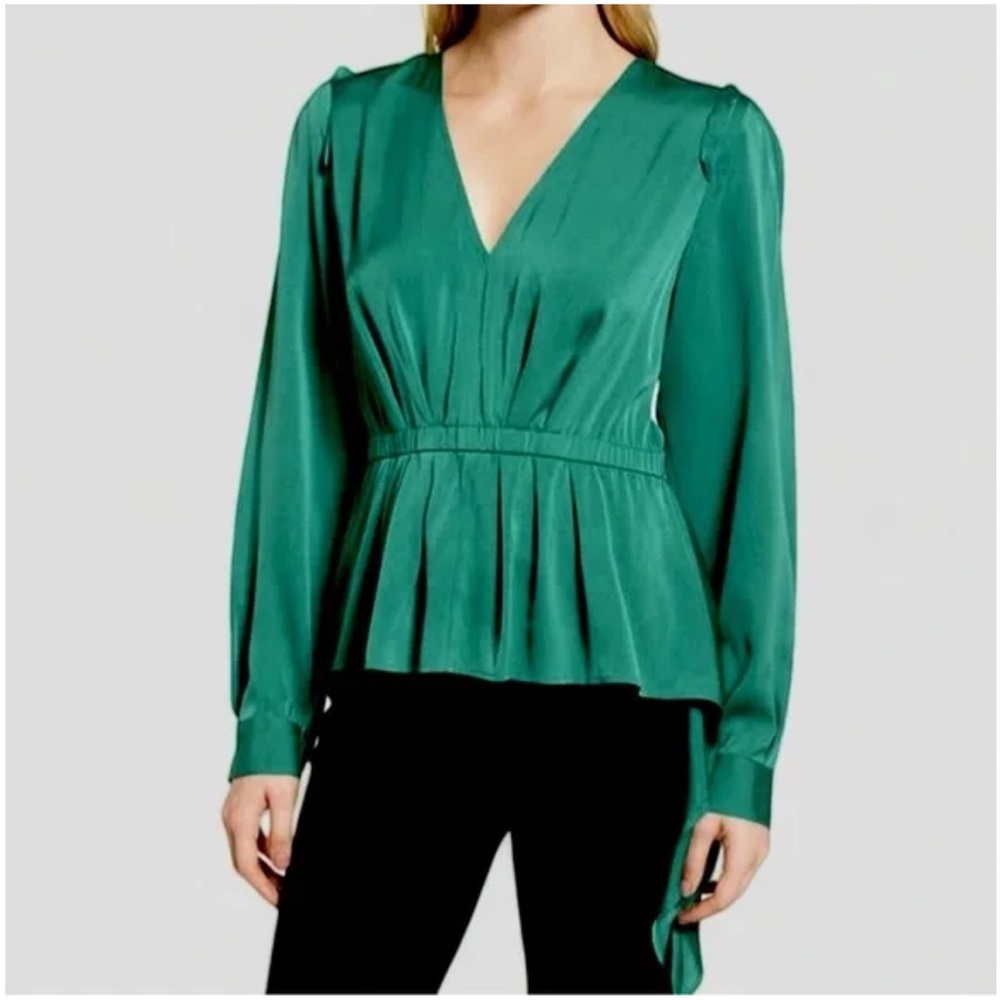 LEWIT  Green flattering V-Neck Blouse